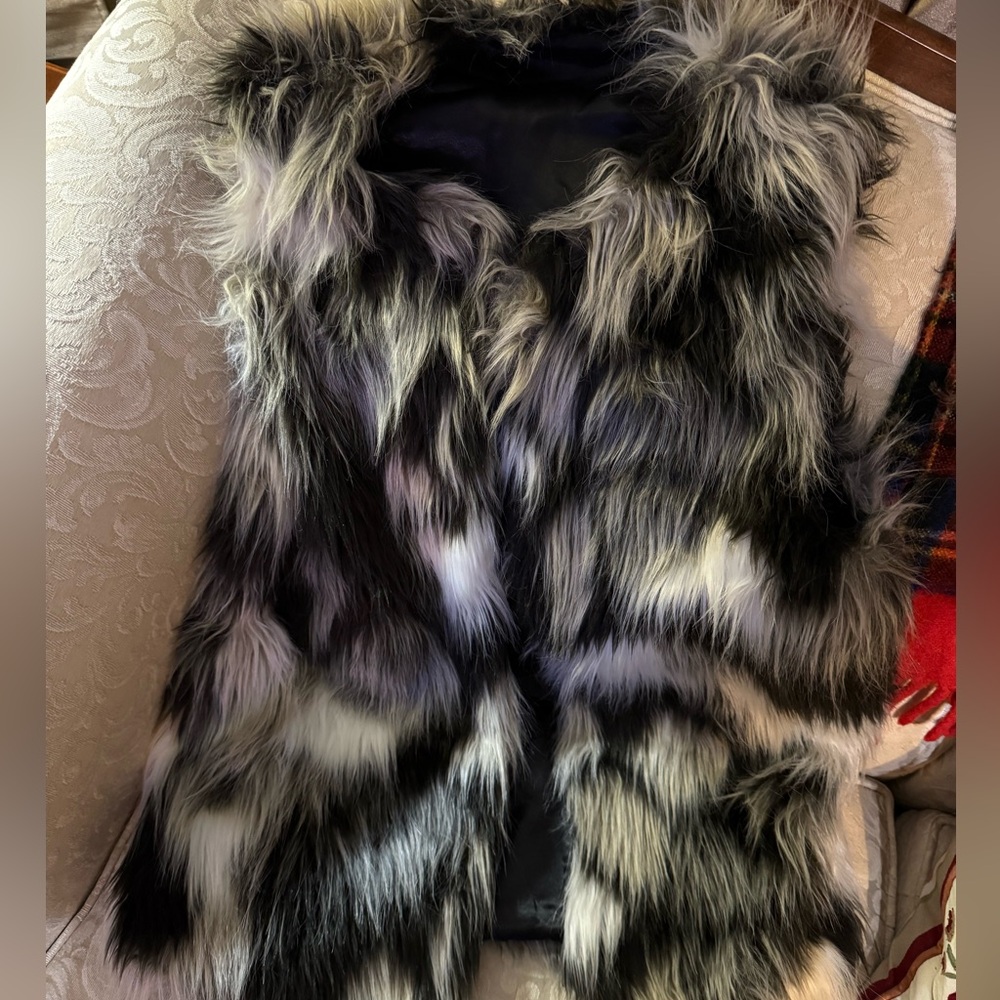 Faux fur vest -acrylic, machine washable